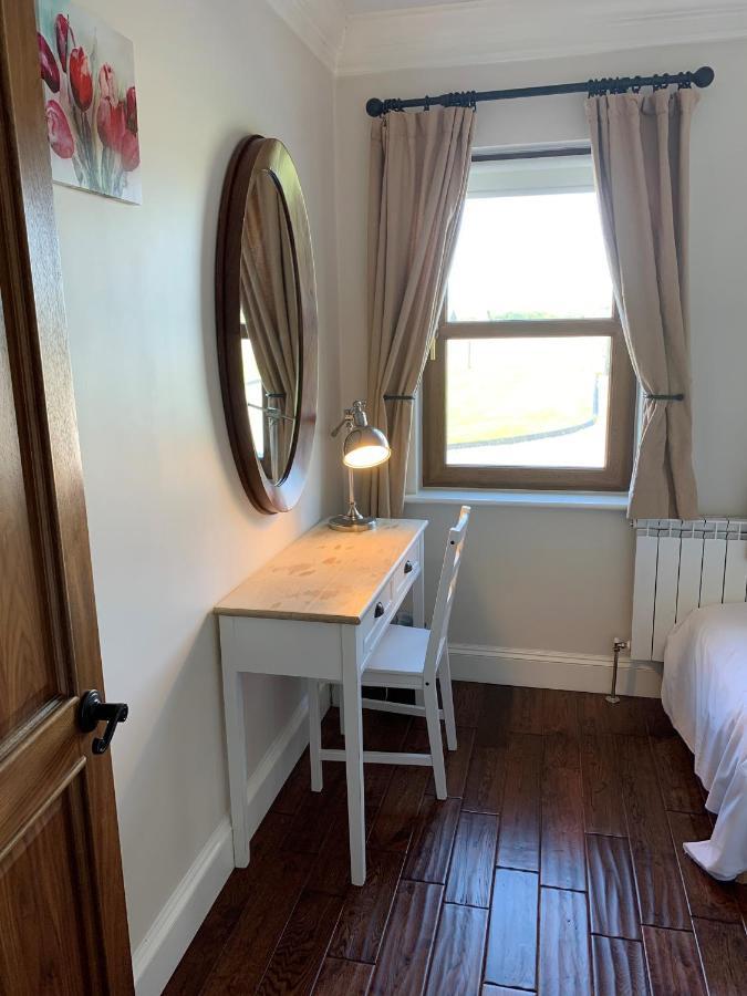 Wild Atlantic Breeze Guesthouse ดูลิน ภายนอก รูปภาพ