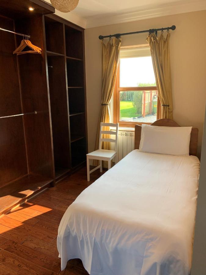 Wild Atlantic Breeze Guesthouse ดูลิน ภายนอก รูปภาพ