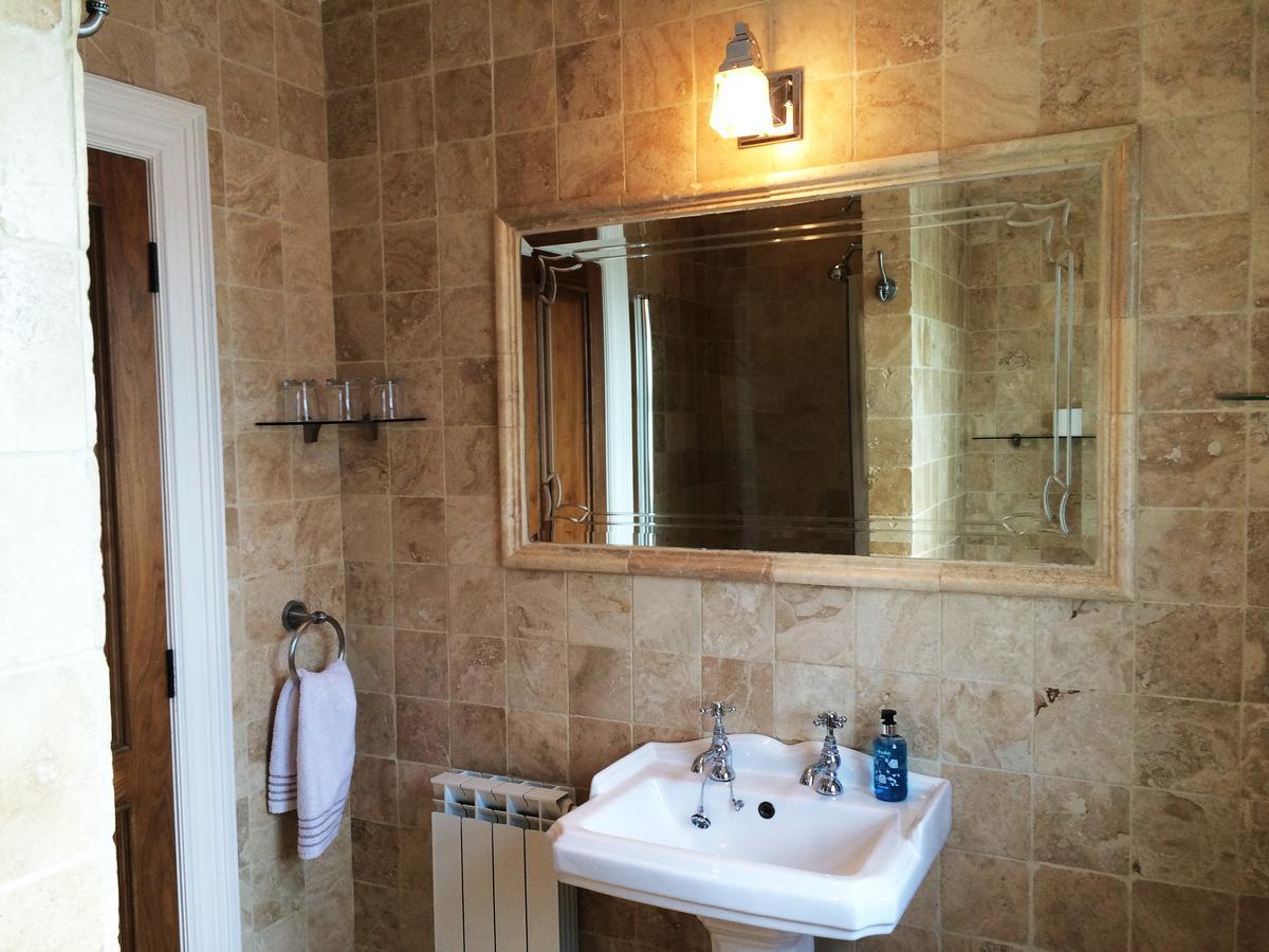Wild Atlantic Breeze Guesthouse ดูลิน ภายนอก รูปภาพ