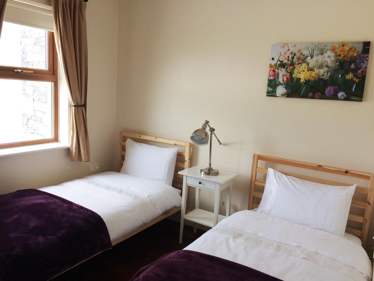 Wild Atlantic Breeze Guesthouse ดูลิน ภายนอก รูปภาพ